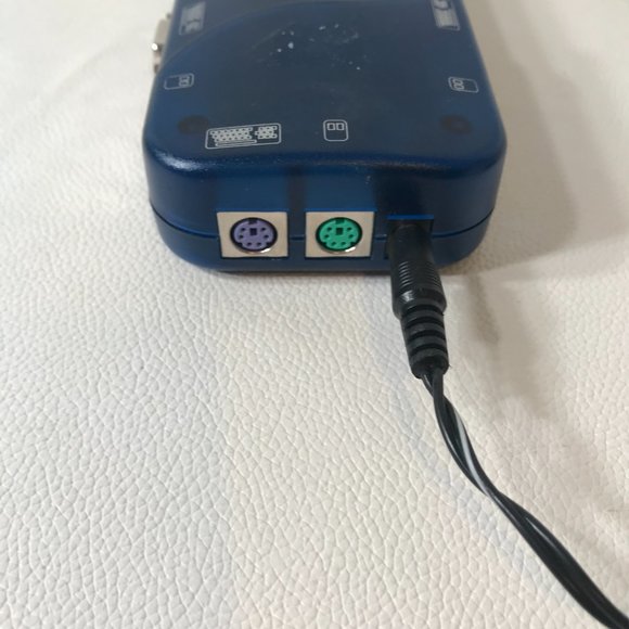 Zonet KVM3004 4-port KVM Switch Without VGA Monitor Cables - Picture 5 of 8